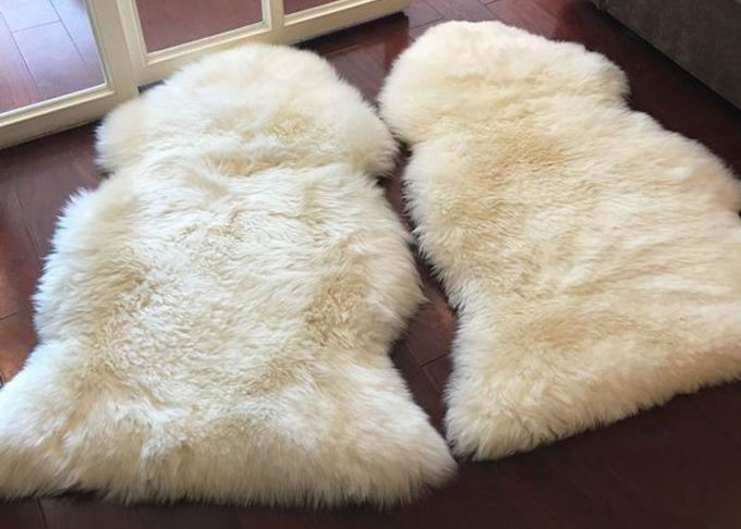 Vraie couverture de peau de mouton de longue laine de cheveux avec la forme 60 x 90cm de moutons blancs de Natura